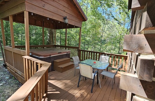 Slade Cabin | Ray's Dream in Red River Gorge with Hot Tub