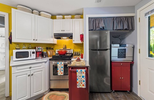 Kamloops Apartment | Rayleigh River Retreat - Garden Oasis