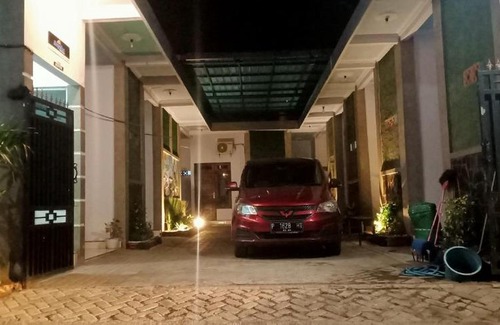 Probolinggo House | Raysha Guest house