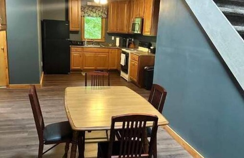 Huntingdon House | Raystown lake close to boat launch and all amenities wooded paradise