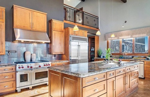 Sturgis Villa | Raz Hideaway 7BR Ranch with Panoramic Mountain View - Sleeps 24!