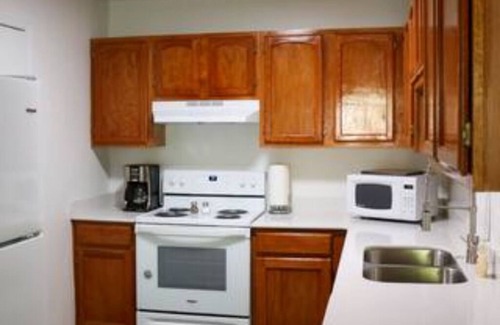 Fayetteville House | Razorback Moan Place - 7 min from Razorback Stadium