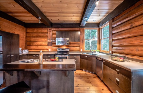 Lac Superieur Village Ski Chalet | RCNT Chalets / 5 bedroom Chalet with private spa