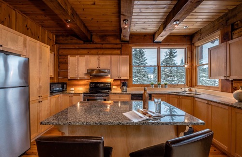 Lac Superieur Village Cabin | RCNT Chalets