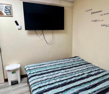 Malton House | Re-6 Room Near Airport