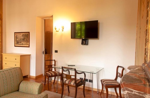 Historic Centre Apartment | Re Umberto Suite