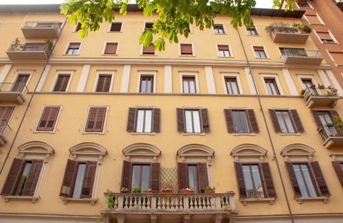 Historic Centre Apartment | Re Umberto Suite