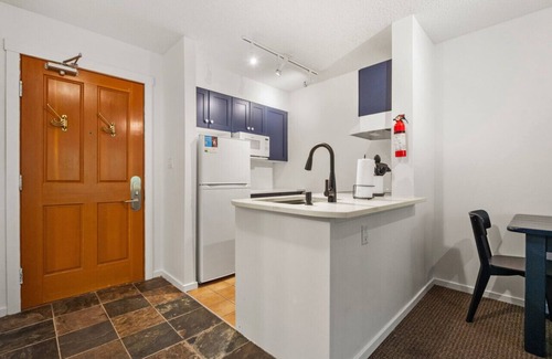 East Kootenay Apartment | Reach Your Peak | Ski In/Ski Out | Pool | Hot Tub