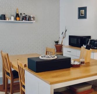 Spencers Wood Apartment | Reading Retreat – 1 Bed with Private Parking