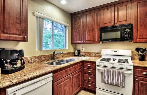 Laguna Niguel Condo | Ready to ESCAPE?! 2 bed/2 bath! Ocean Breezes! 1 Car Garage - La Vista