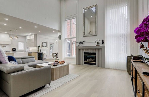 Newmarket Villa | Real home feeling stay!