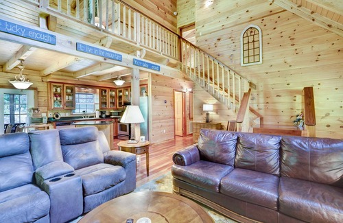 Indian Rock Springs Cabin | Real Log Cabin in Mountain Forest! Pet Friendly, Fiber WiFi, Near Casino/Rafting