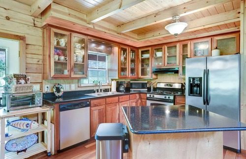 Indian Rock Springs Cabin | Real Log Cabin in Mountain Forest! Pet Friendly, Fiber WiFi, Near Casino/Rafting