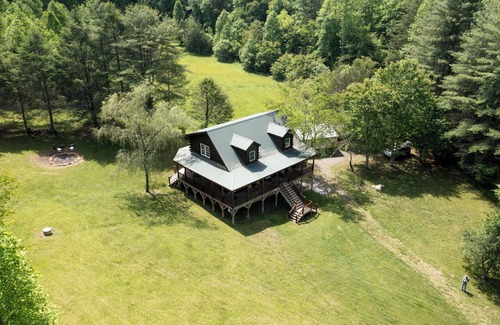 Indian Rock Springs Cabin | Real Log Cabin in Mountain Forest! Pet Friendly, Fiber WiFi, Near Casino/Rafting
