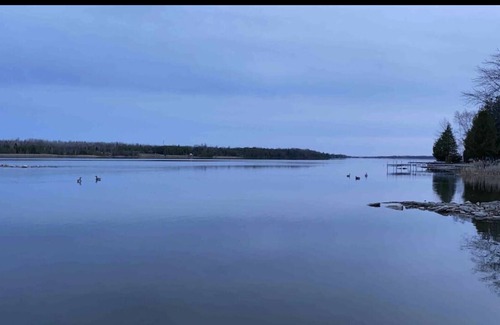 Kirkfield Cottage | Real rejuvenation on Canal lake, 90 min from Toronto. Private water front & dock