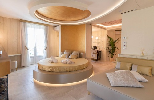 Rivotorto Apartment | Rebecca Suite - Suite with private whirlpool tub and steam room