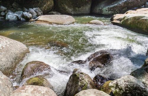 Ponte Branca House | Recanto da Margo 2, casa com acesso a cachoeira até 10 pessoas