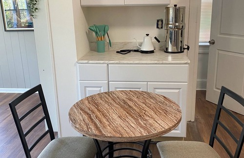 Pikesville Apartment | Recently remodeled comfortable rooms available in quiet neighborhood!