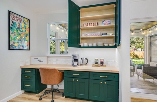Forest North Estates House | Recently Remodeled Home~ Great for Small Groups & Families!