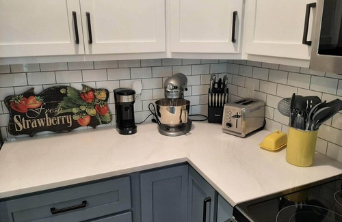 Nauvoo House | Recently remodeled Nauvoo home, 7 acres on the river