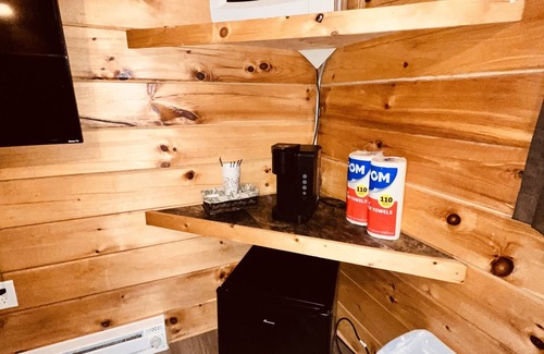 Thompsonville Cabin | Recently renovated Log cabin with Hot tub!