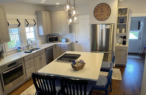 Murray Hill House | Recently Renovated Annapolis Home - Conveniently Located