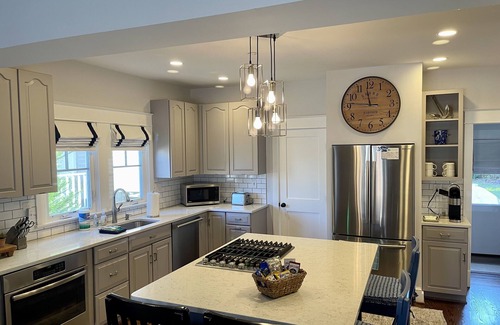 Murray Hill House | Recently Renovated Annapolis Home - Conveniently Located