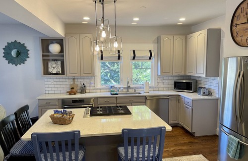 Murray Hill House | Recently Renovated Annapolis Home - Conveniently Located