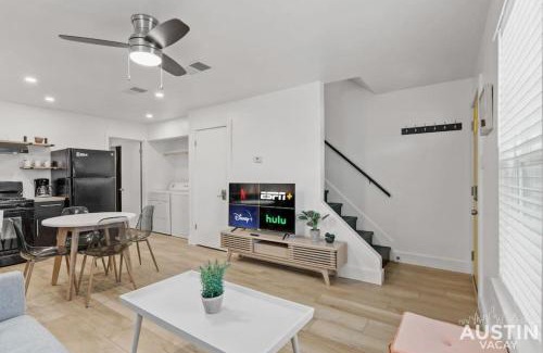 East MLK House | Recently Renovated E Austin Duplex and Free Parking