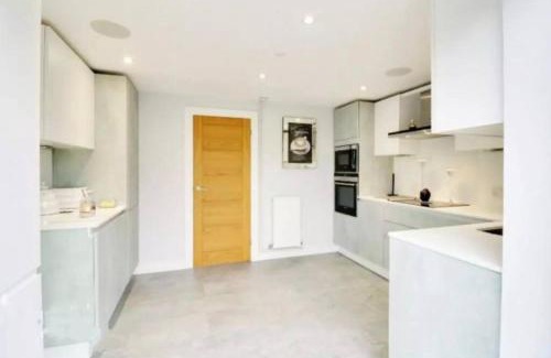 Hatfield House | Recently renovated,modern house. train station