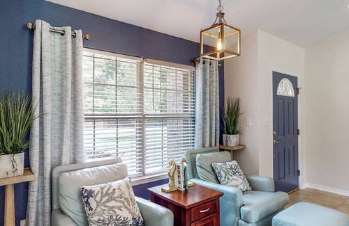 Northwest Pensacola House | Recently Updated Home with a Fire Table