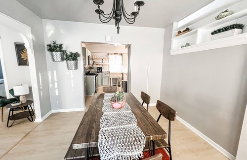Appleton House | Reclaimed Historic Home 1min to Downtown-Sleeps 7!