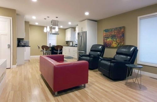 Rochester House | Recliners. Single Level Living. Walk in shower.
