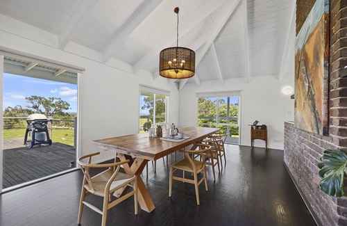Buffalo House | Reconnect with nature in a private bushland settingn
