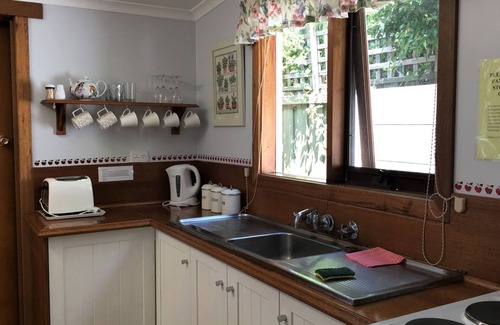 Kingston Beach Cottage | Recreation Cottage - charming quiet beach getaway