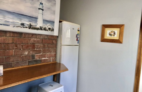 Kingston Beach Cottage | Recreation Cottage - charming quiet beach getaway