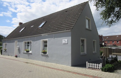Emden Apartment | Recreation in a cottage on the dike in Emden (North Sea, East Frisia)