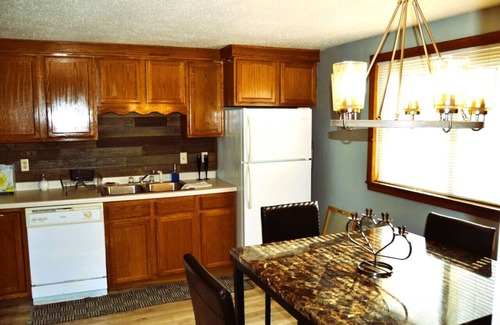 Grand Forks Apartment | Red 3: A Cozy Two-bedroom Apartment