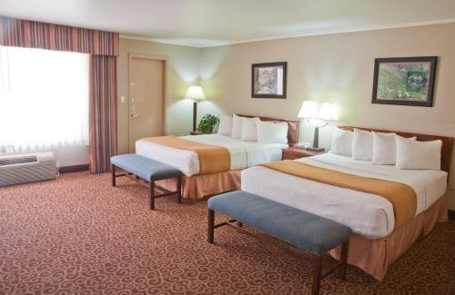 Montrose Hotel | Red Arrow Inn & Suites, a Travelodge by Wyndham