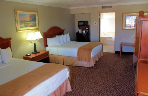 Montrose Hotel | Red Arrow Inn & Suites, a Travelodge by Wyndham