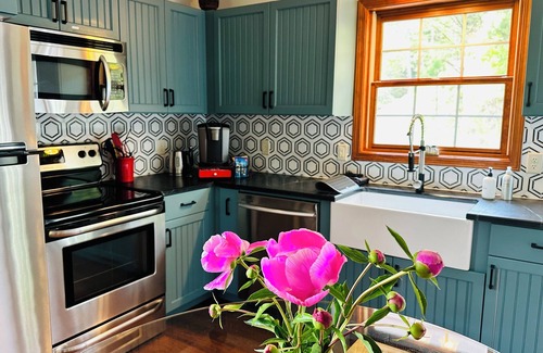 Fairview House | Red Barn Escape: Hot Tub, Fire Pit, Grill - MountainViews Near AVL!