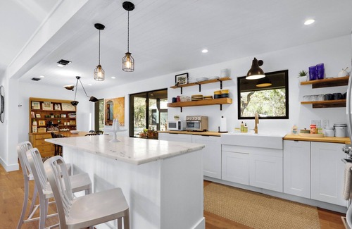 Wimberley House | Red Bird Cottage- Convenient 2/1 with Outdoor Space