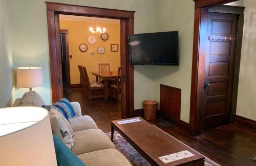 Downtown Niagara Falls House | Red Brick Inn - Walk to the Falls, the Casino and all Downtown Restaurants