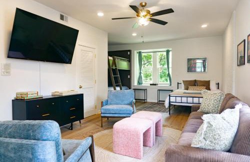 Lafayette Square Apartment | Red Brick Row by StayLage