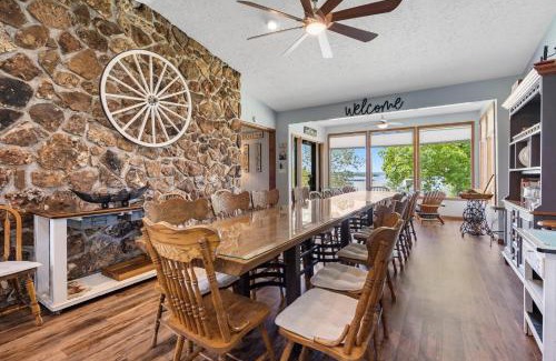 Big Cedars Cabin | Red Bud Cove Lakefront Farm House on Table Rock Lake