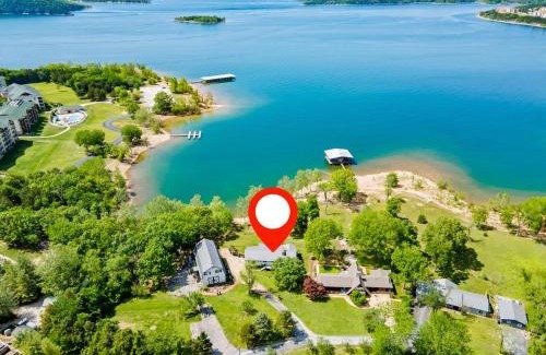 Big Cedars Cabin | Red Bud Cove Lakefront Farm House on Table Rock Lake