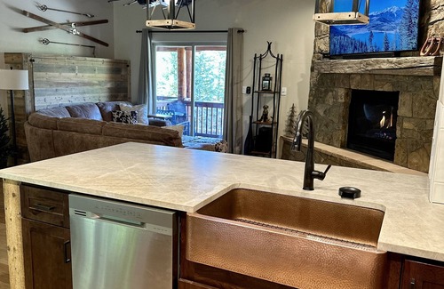 Dillon House | Red Buffalo Lodge at Lookout Ridge, Dillon CO. Within 30 min of 6 ski resorts!
