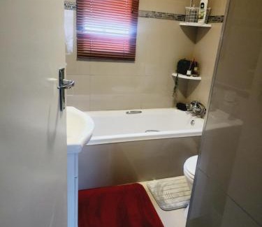 Moreleta Park Apartment | Red Button
