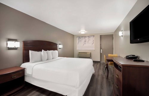 Edison Hotel | Red Carpet Inn Edison