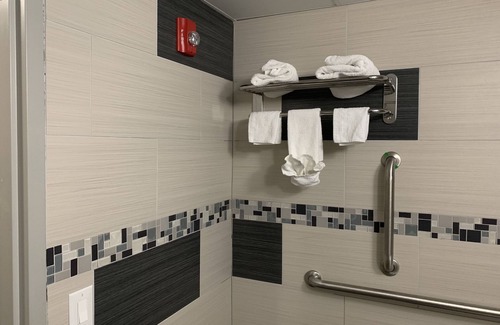 Elmwood Park Hotel | Red Carpet Inn Elmwood Park